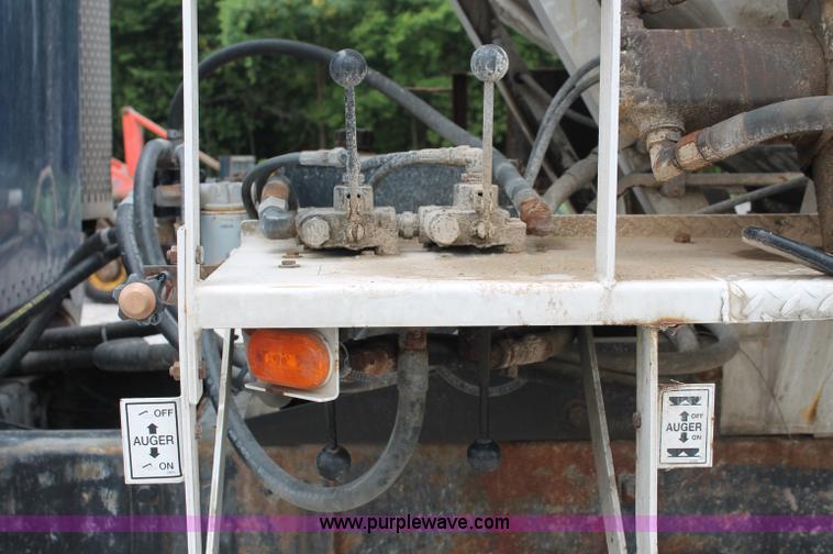 image for item C2633 1993 Peterbilt 378 fertilizer tender truck