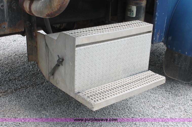 image for item C2633 1993 Peterbilt 378 fertilizer tender truck