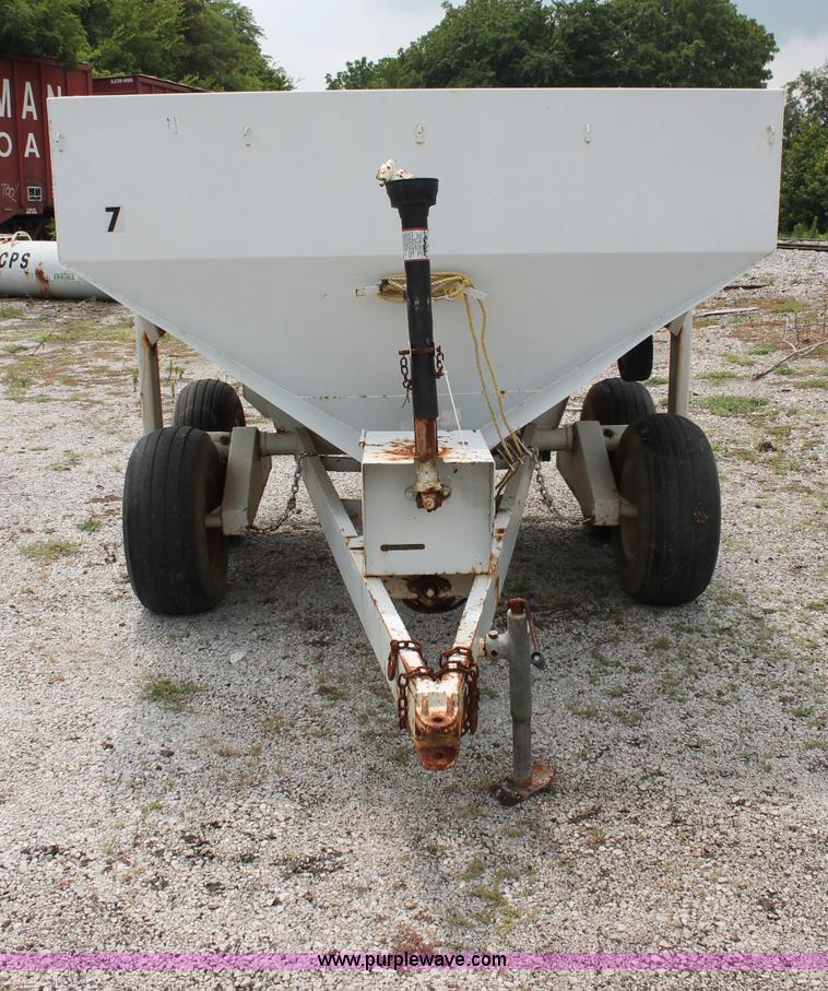 image for item C2636 1995 Western dry fertilizer spreader