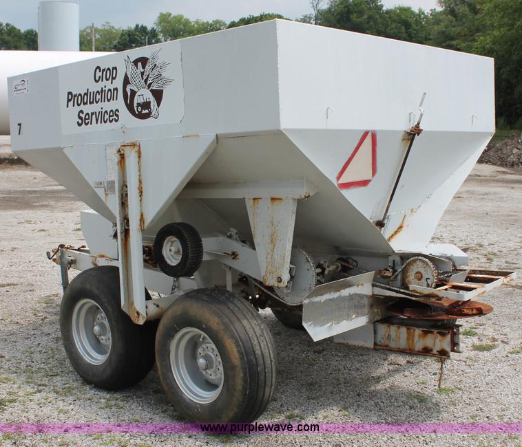 image for item C2636 1995 Western dry fertilizer spreader