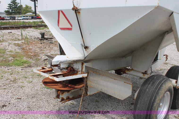 image for item C2636 1995 Western dry fertilizer spreader