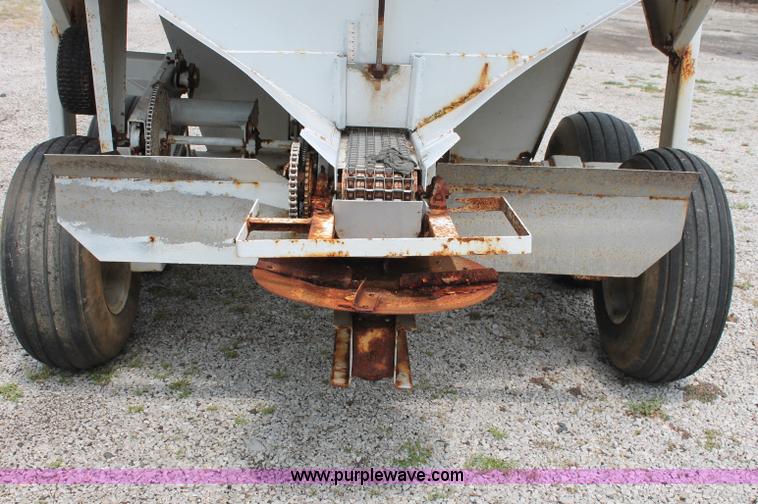 image for item C2636 1995 Western dry fertilizer spreader