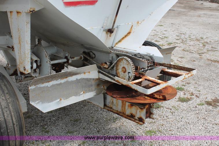 image for item C2636 1995 Western dry fertilizer spreader