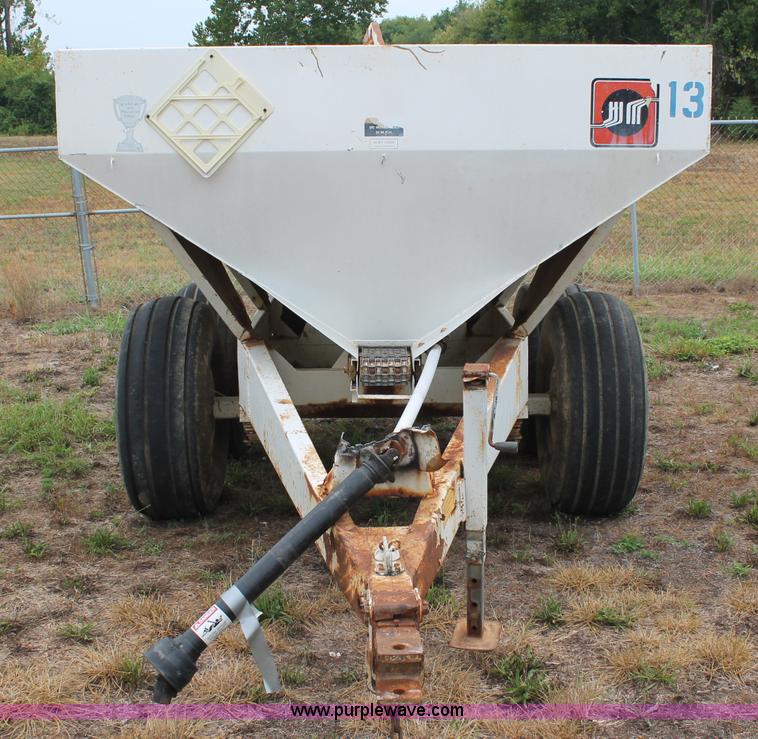 image for item C2644 Willmar 600 dry fertilizer spreader