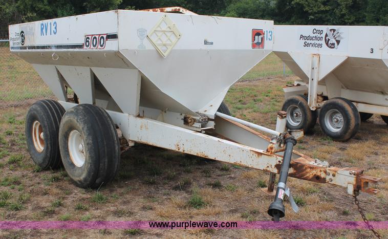image for item C2644 Willmar 600 dry fertilizer spreader