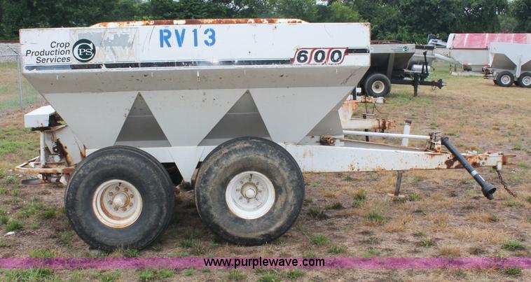 image for item C2644 Willmar 600 dry fertilizer spreader