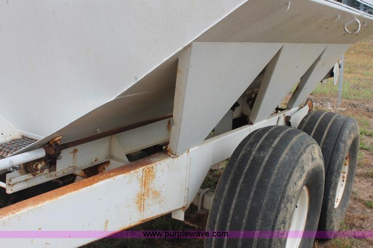 image for item C2644 Willmar 600 dry fertilizer spreader