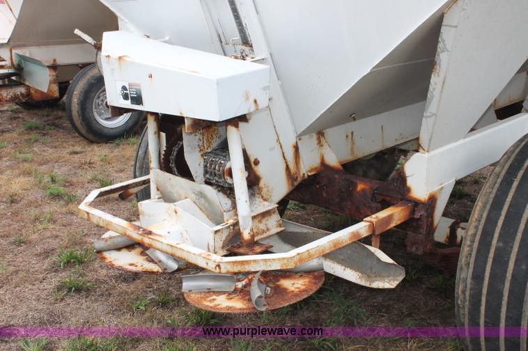 image for item C2644 Willmar 600 dry fertilizer spreader