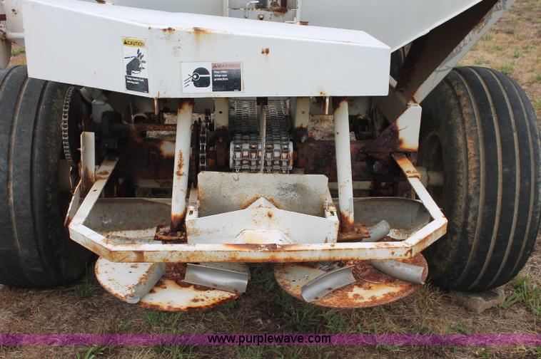 image for item C2644 Willmar 600 dry fertilizer spreader