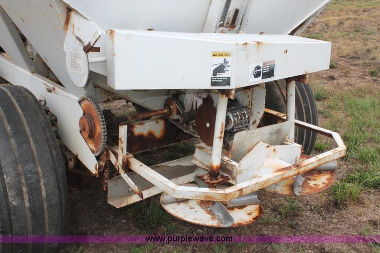 image for item C2644 Willmar 600 dry fertilizer spreader