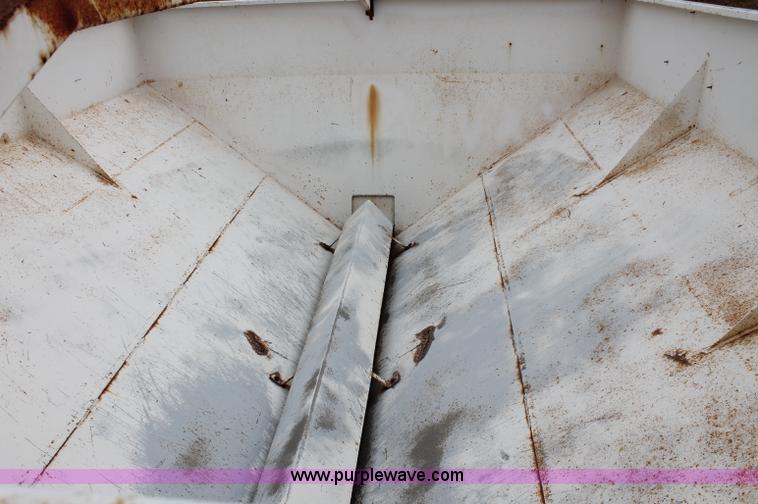 image for item C2644 Willmar 600 dry fertilizer spreader