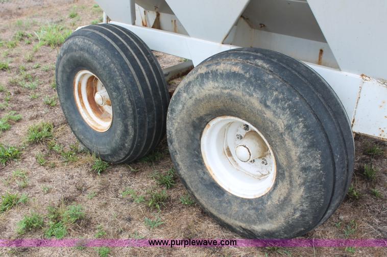 image for item C2644 Willmar 600 dry fertilizer spreader