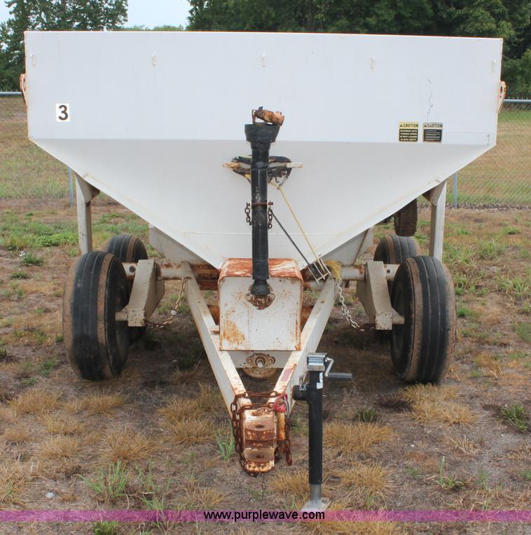 image for item C2645 Simonsen dry fertilizer spreader
