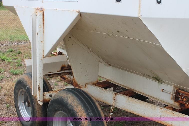 image for item C2645 Simonsen dry fertilizer spreader