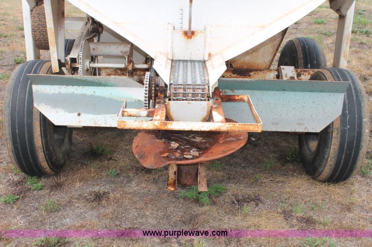 image for item C2645 Simonsen dry fertilizer spreader