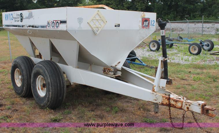 image for item C2646 Willmar 600 dry fertilizer spreader