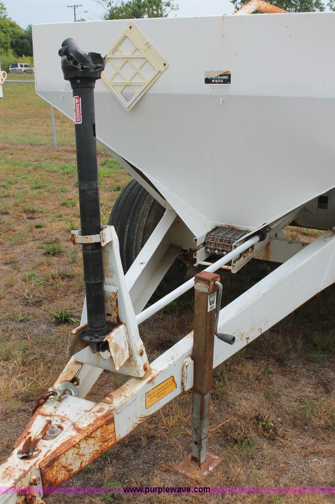 image for item C2646 Willmar 600 dry fertilizer spreader