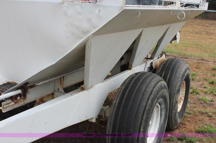 image for item C2646 Willmar 600 dry fertilizer spreader