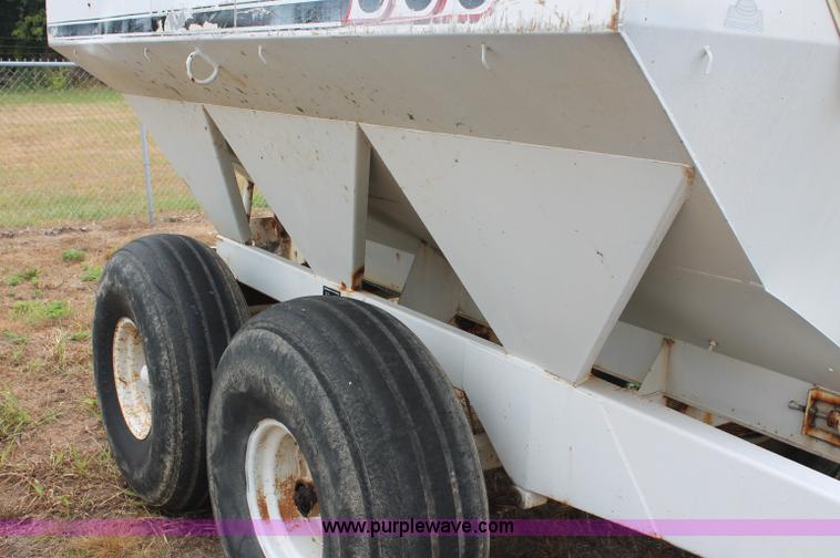 image for item C2646 Willmar 600 dry fertilizer spreader