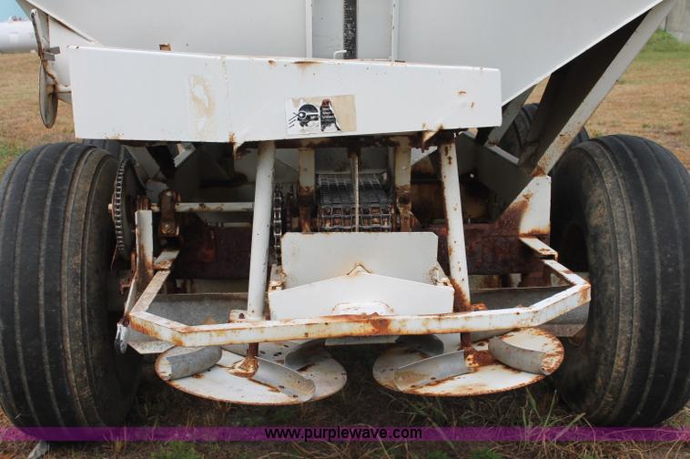 image for item C2646 Willmar 600 dry fertilizer spreader