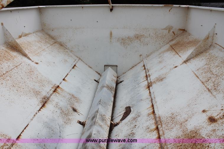 image for item C2646 Willmar 600 dry fertilizer spreader