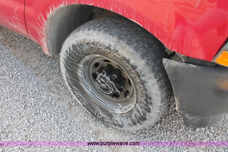 image for item C2649 2004 Ford F250 XL Super Duty SuperCab pickup truck