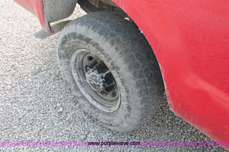 image for item C2649 2004 Ford F250 XL Super Duty SuperCab pickup truck
