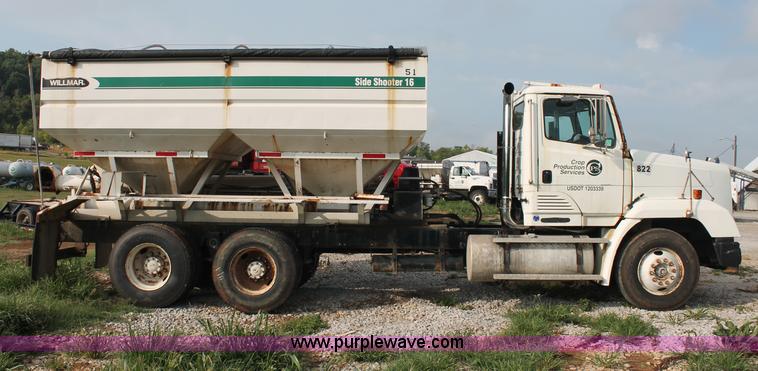image for item C2652 1994 Freightliner FLC112 fertilizer tender truck