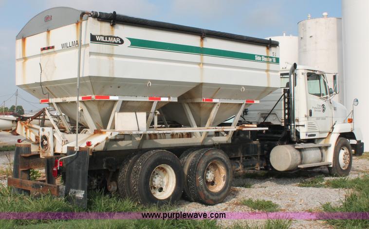 image for item C2652 1994 Freightliner FLC112 fertilizer tender truck