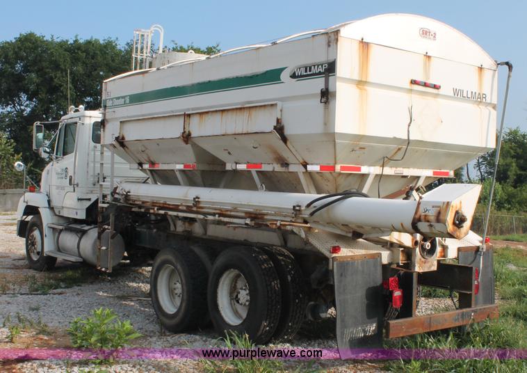 image for item C2652 1994 Freightliner FLC112 fertilizer tender truck