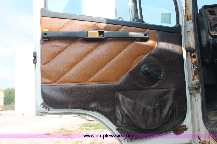 image for item C2652 1994 Freightliner FLC112 fertilizer tender truck