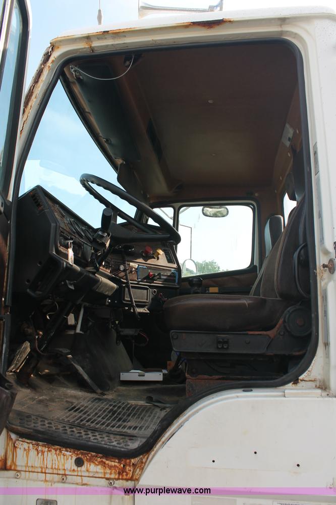 image for item C2652 1994 Freightliner FLC112 fertilizer tender truck