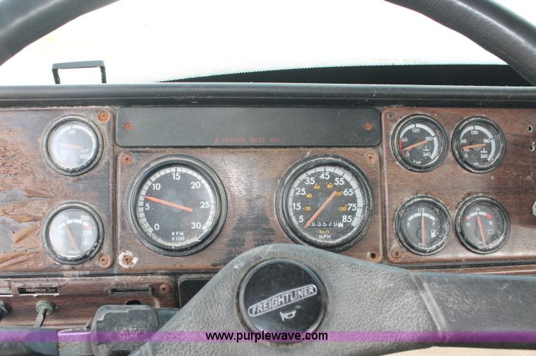 image for item C2652 1994 Freightliner FLC112 fertilizer tender truck