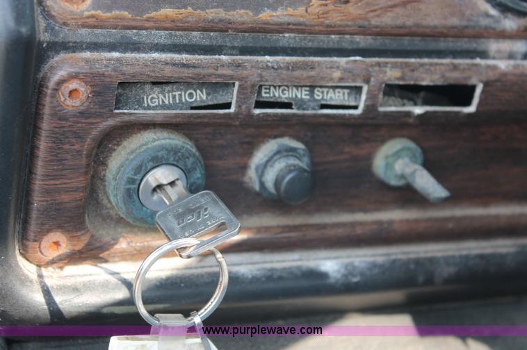 image for item C2652 1994 Freightliner FLC112 fertilizer tender truck