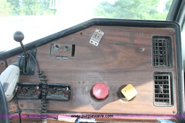 image for item C2652 1994 Freightliner FLC112 fertilizer tender truck