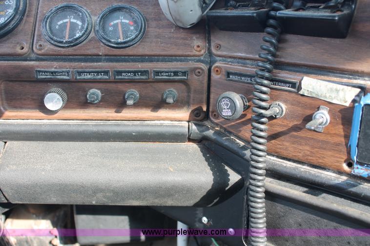 image for item C2652 1994 Freightliner FLC112 fertilizer tender truck