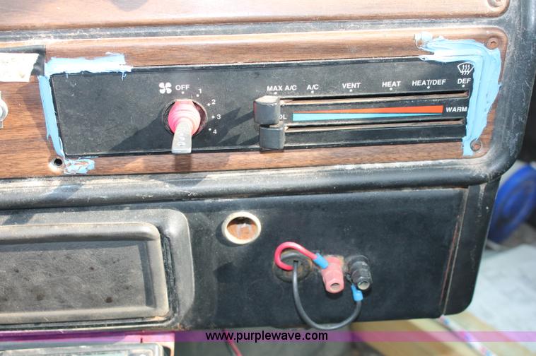 image for item C2652 1994 Freightliner FLC112 fertilizer tender truck