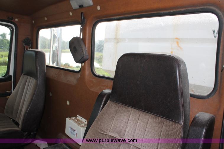 image for item C2652 1994 Freightliner FLC112 fertilizer tender truck