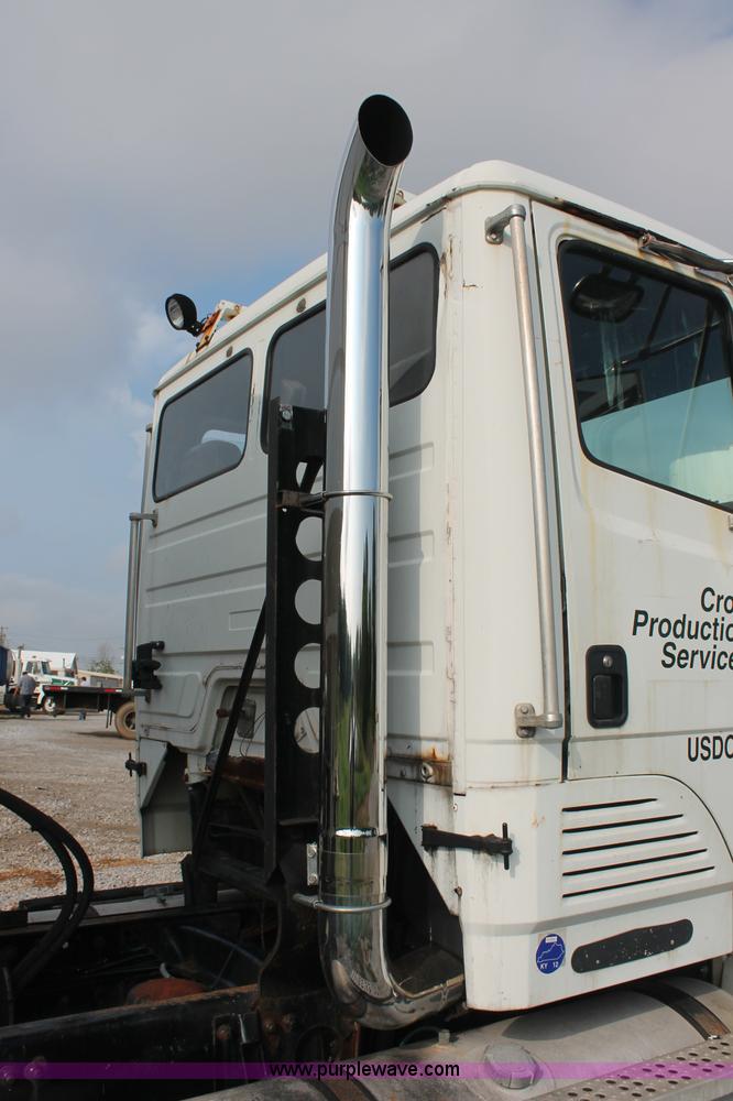 image for item C2652 1994 Freightliner FLC112 fertilizer tender truck