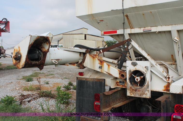image for item C2652 1994 Freightliner FLC112 fertilizer tender truck