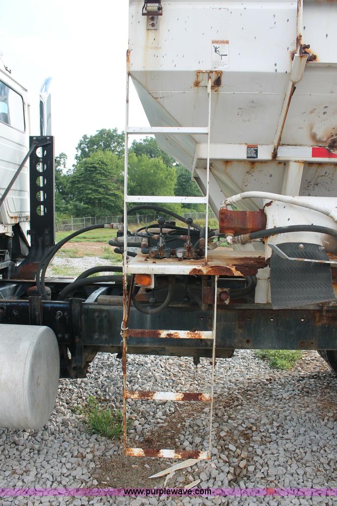 image for item C2652 1994 Freightliner FLC112 fertilizer tender truck