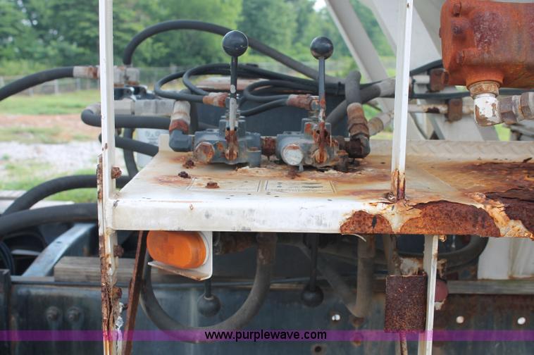 image for item C2652 1994 Freightliner FLC112 fertilizer tender truck