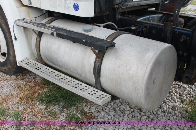 image for item C2652 1994 Freightliner FLC112 fertilizer tender truck