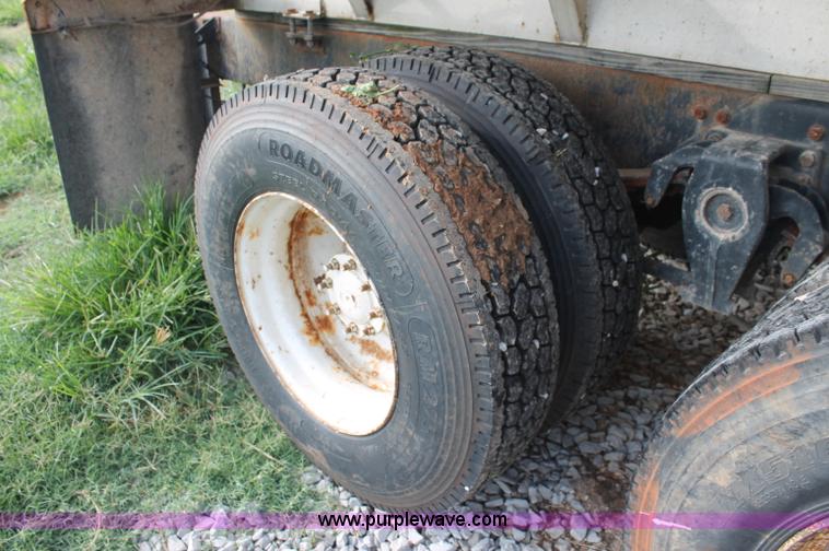 image for item C2652 1994 Freightliner FLC112 fertilizer tender truck