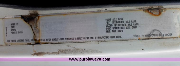 image for item C2652 1994 Freightliner FLC112 fertilizer tender truck