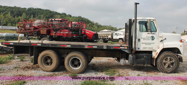 image for item C2653 1981 International F2275 flatbed truck