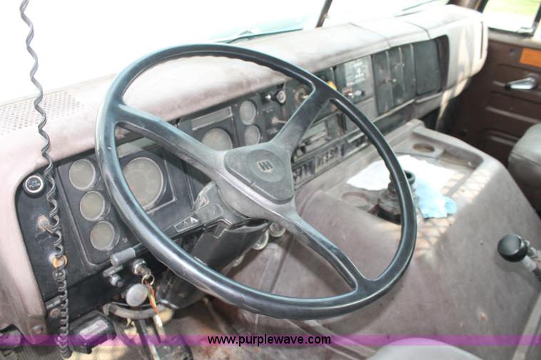 image for item C2653 1981 International F2275 flatbed truck