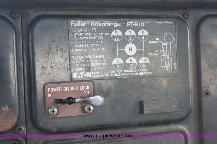 image for item C2653 1981 International F2275 flatbed truck