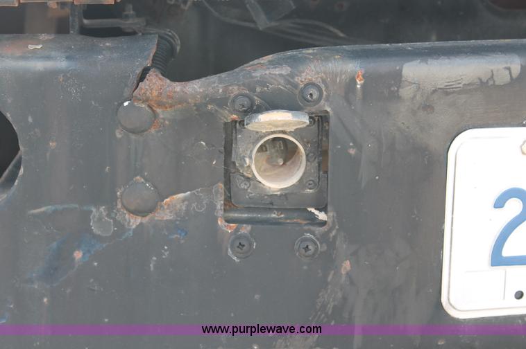 image for item C2653 1981 International F2275 flatbed truck