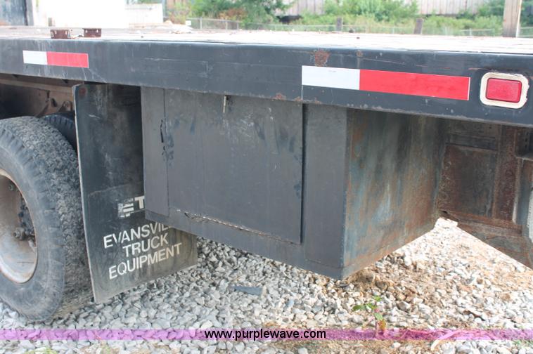 image for item C2653 1981 International F2275 flatbed truck